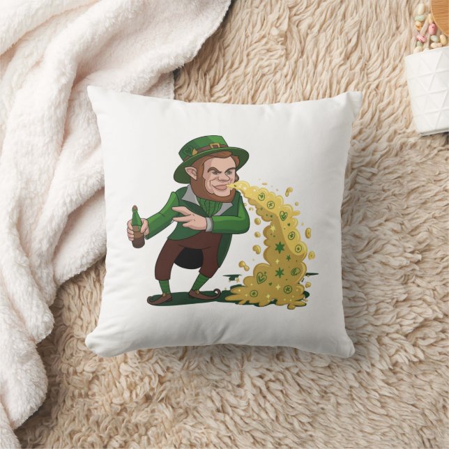 Irish Leprechaun Tossing Lucky Cookies Funny Kissen (Decke)