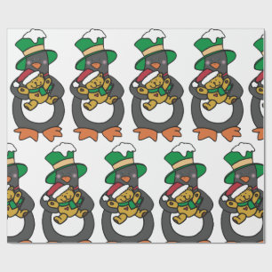 Irish Penguin hält Weihnachts-Teddybär Geschenkpapier