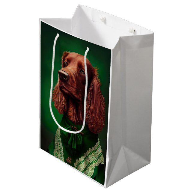 Irish Red Setter Dog in St. Patrick's Day Dress Mittlere Geschenktüte (Vorderseite Schrägansicht)