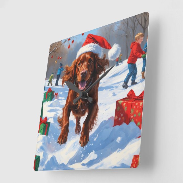 Irish Red Setter Running Snow mit Weihnachtshut Quadratische Wanduhr (Winkel)