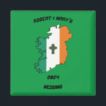 Irish Wedding Gift Magnet<br><div class="desc">Die Einführung unseres Irish Wedding Magnet Geschenkes, eine köstliche Ergänzung zu jedem Kühlschrank oder Magnetfeld, um den besondere Anlass mit einer Touch irischen Charmes zu gedenken. Im Mittelpunkt dieses Magneten steht die Kontur Irlands, die in den lebhaften Farben der irischen Tri-Farben - grün, weiß und orange - erfunden wurde. Innerhalb...</div>