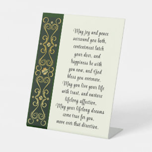 Irish Wedding Sessing Gebet Gold Green Design Sockelschild