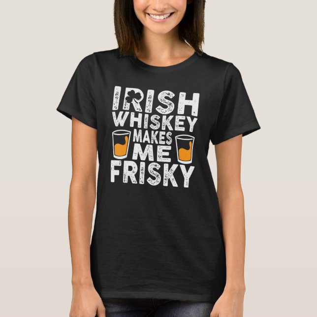 Irish Whiskey macht Me Frisky St Patricks Day 1 T-Shirt (Vorderseite)