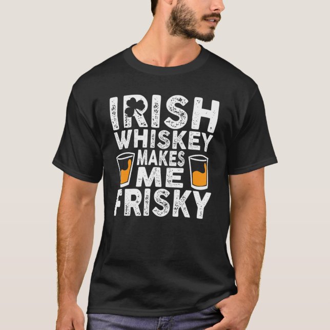 Irish Whiskey macht Me Frisky St Patricks Day 1 T-Shirt (Vorderseite)
