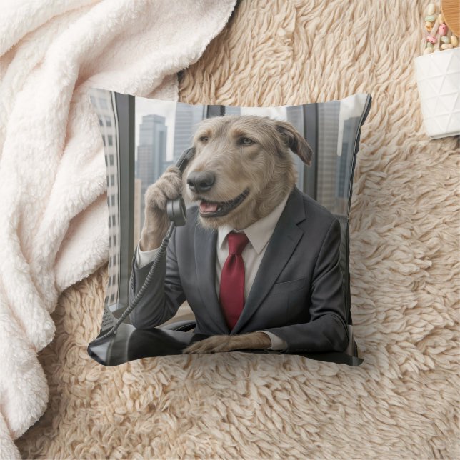 Irish Wolfhound Businessman in einem Büro Kissen (Decke)