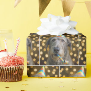 Irish Wolfhound-Hund zum Geburtstag mit Partyhut Geschenkpapier