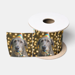 Irish Wolfhound-Hund zum Geburtstag mit Partyhut Satinband
