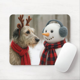 Irish Wolfhound mit einem süßen Schneemann Mousepad