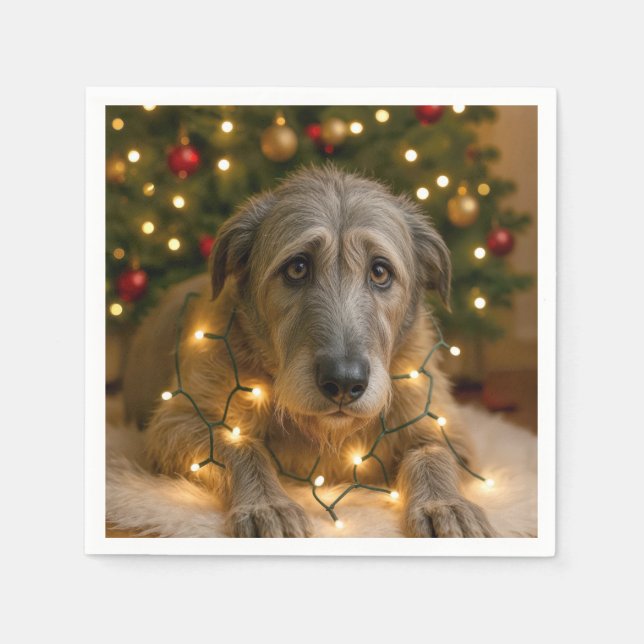 Irish Wolfhound verheddert in Weihnachtsbeleuchtun Serviette (Vorderseite)