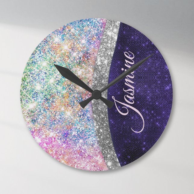 irisierende lila Imitate Glitzer Monogramm Runde Wanduhr (Von Creator hochgeladen)