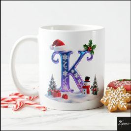 Irisierender Weihnachtsbuchstabe K mit Schneemann Kaffeetasse