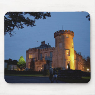 Irland, das Dromoland Castle bei Dämmerung beleuch Mousepad
