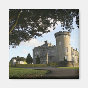 Irland, der Seiteneingang von Dromoland Castle. Magnet