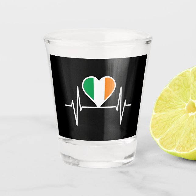 Irland Flag Heartbeat Schnapsglas (Vorderseite)