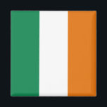 Irland Flag Magnet<br><div class="desc">Dekorativer Magnet mit der Flagge von Irland - Anpassen Sie es: Bilder anpassen; einen Namen/Slogan für persönliche Geschenke hinzufügen; ein Unternehmen/Club Logo für Werbeartikel © 2008 FlagAndMap hinzufügen.</div>