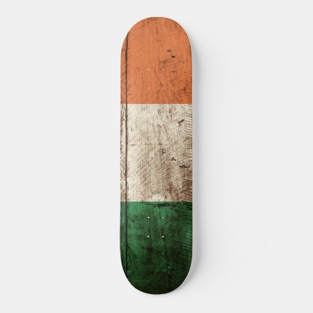 Irland-Flagge auf altem hölzernem Korn Skateboard (Vorderseite)