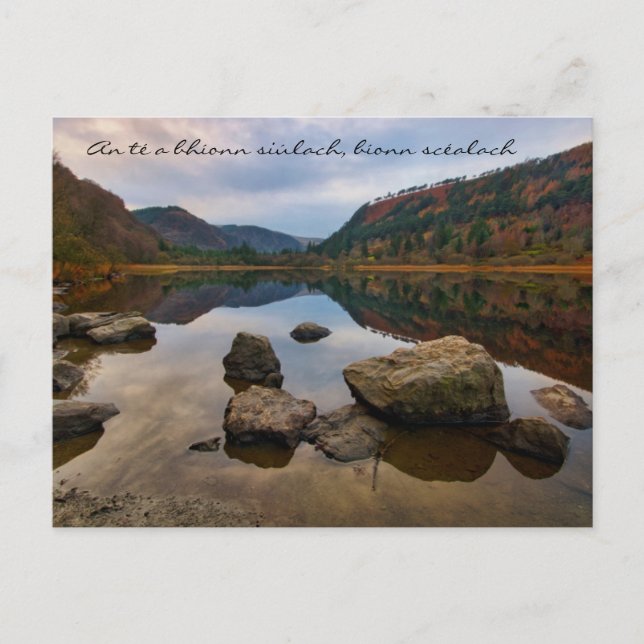 Irland Fotografic River Scene mit gaelischem Zitat Postkarte (Vorderseite)