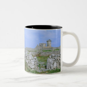 Irland, Inishmore, Aran Island, Dun Aengus Fort Zweifarbige Tasse