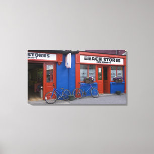 Irland, Strandhill. Schaufenster mit Fahrrädern Leinwanddruck