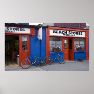 Irland, Strandhill. Schaufenster mit Fahrrädern Poster