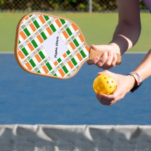 Irland und Irische Flagge mit Ihrem Namen gekachel Pickleball Schläger