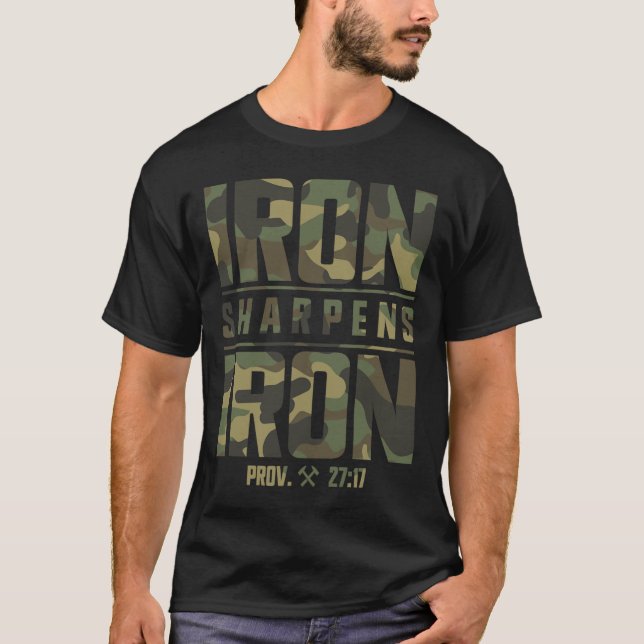 Iron Sharpens Iron Christlich Men Camouflage Scrip T-Shirt (Vorderseite)