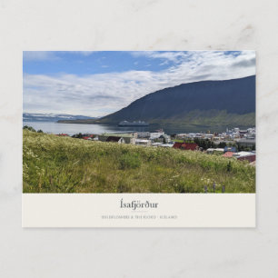 Ísafjörður-Fjord und Sommerwildblumen Postkarte