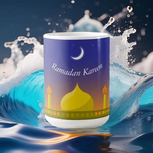 Islamischer Halbmond Ramadan Kareem Typografische  Kaffeetasse (Von Creator hochgeladen)