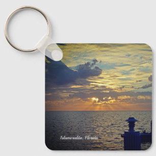 Islamoralda Florida sitzend auf dem Dock Sunrise Schlüsselanhänger