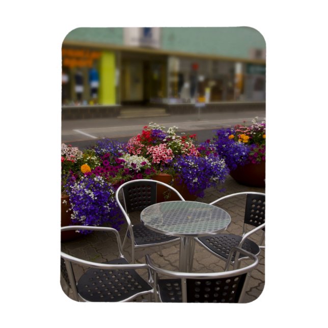 Island, Akureyri. Überblick über das Hauptgeschäft Magnet (Vertikal)