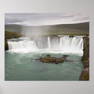 Island. Blick auf den Wasserfall Godafoss am Poster