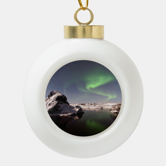 Island im Winter Keramik Kugel-Ornament (Vorderseite)