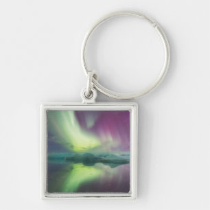 Island, Jokulsarlon. Aurora-Lichter spiegeln Schlüsselanhänger