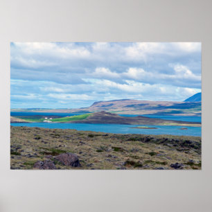 Island Morgenlandschaft mit Bauernhöfen im Fjord Poster
