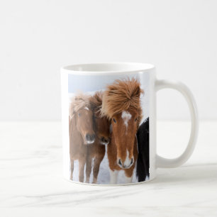 Isländische Pferde schmiegen sich, Island Tasse
