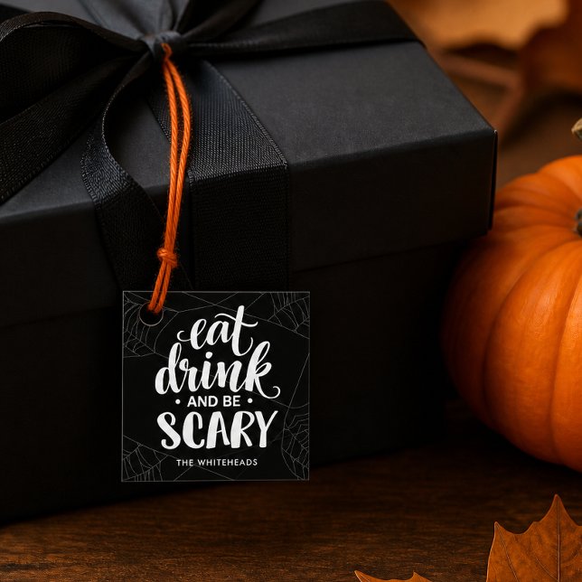 Iss Drink und sei Beängstigend Halloween Geschenkanhänger (Personalized Halloween Family Spiderweb gift tag featuring bold “Eat Drink and Be Scary”.)