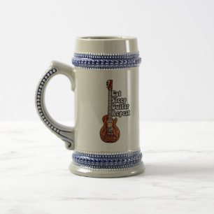 Iss schlafgitarre wiederholen. Vintag farbig Bierglas
