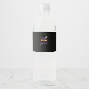 Iss trink und sei gruselig Halloween lustiges Desi Wasserflaschenetikett