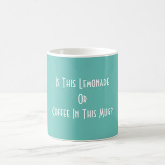 Ist diese Limonade oder dieser Kaffee in dieser Ta Kaffeetasse