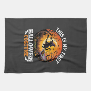 Ist erstes Halloween-Kostüm schwarze Katzenbesen_1 Geschirrtuch