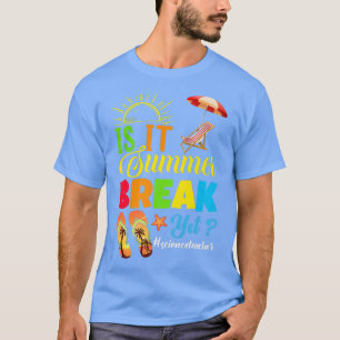 Ist es Sommerpause, doch Lehrer am letzten Tag der T-Shirt