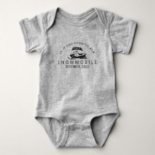 Ist es zu früh, nach einem Schneemobil-Schlitten z Baby Strampler