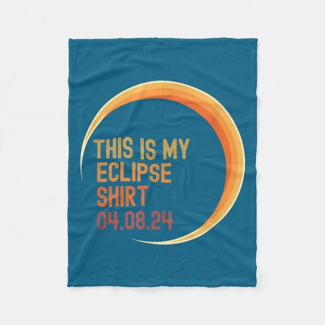 Ist Shirt Eclipse 04 08 24 Gesamt Fleecedecke (Vorderseite)