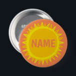 IT-Etikett mit gelbem orangefarbenem Sonnenschein Button<br><div class="desc">Dekorieren Sie Ihr Outfit mit diesem coolen Kunstknopf. Macht ein großartiges Geschenk! Sie können ihn anpassen und auch Text hinzufügen. Karo in meinem Shop für viel mehr Farben und Muster! Lass mir Bescheid,  wenn du auch etwas Gewohntes willst.</div>