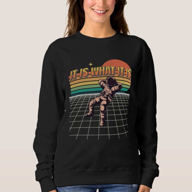It Is What It Is  Chillin Astronaut  Galaxy Spacem Sweatshirt (Vorderseite)