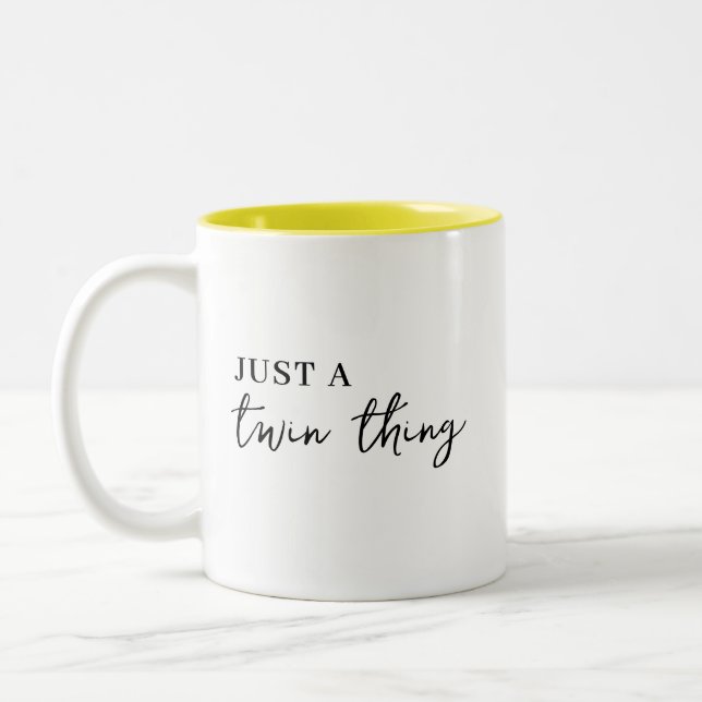 It’s a Twin Thing Modern Matching Twinning Design Zweifarbige Tasse (Links)