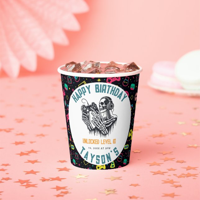 It’s Game On Skull  – Video Game Birthday Pappbecher (Insitu)