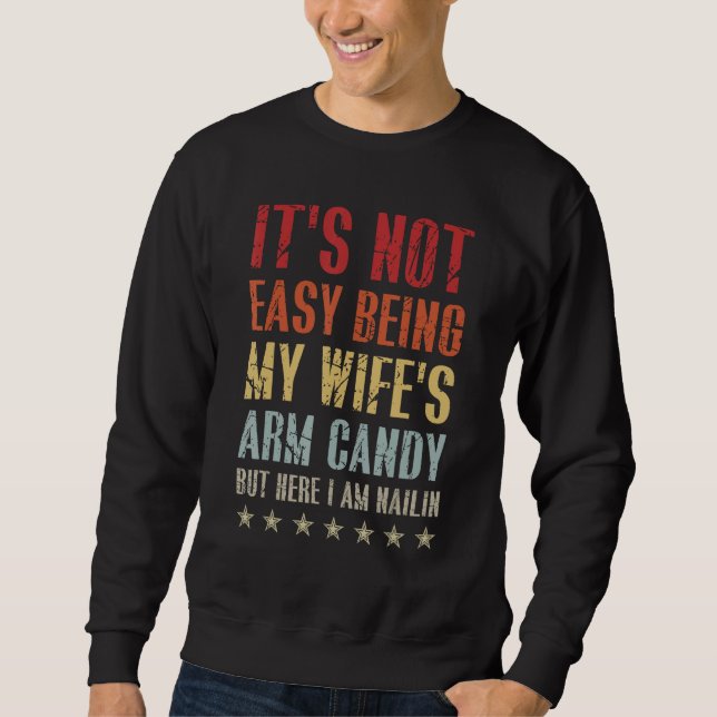 It s Not Easy Being My Wife s Arm Candy but Here I Sweatshirt (Vorderseite)