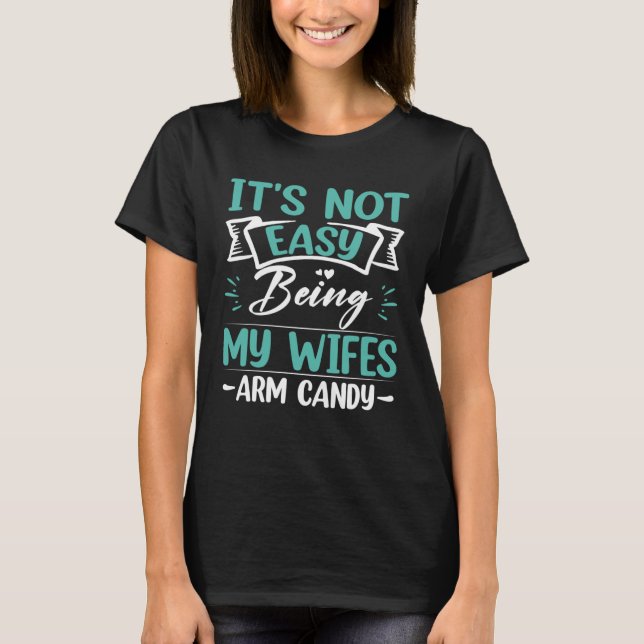 It s Not Easy Being My Wifes Arm Candy for Fathers T-Shirt (Vorderseite)
