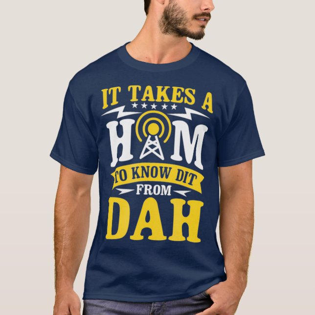 It Takes A Ham To Know A Dit From Dah T-Shirt (Vorderseite)